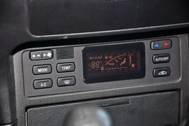 2013款郑州日产帕拉丁2.4L手动豪华型