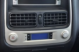 2013款郑州日产帕拉丁2.4L手动豪华型