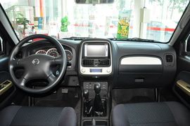 2013款郑州日产帕拉丁2.4L手动豪华型