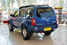 2013款郑州日产帕拉丁2.4L手动豪华型