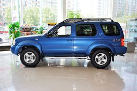 2013款郑州日产帕拉丁2.4L手动豪华型