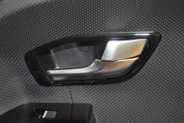 2014款路虎揽胜极光2.0T