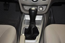 2012款长安悦翔V3