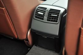 2015款奔驰E260L豪华型