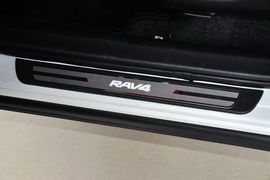 2013款丰田RAV4