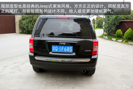 Jeep自由客试驾图解