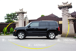 Jeep自由客试驾图解