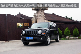 Jeep自由客试驾图解