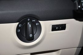 2015款斯柯达明锐1.6L自动逸杰版