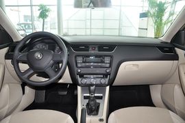 2015款斯柯达明锐1.6L自动逸杰版