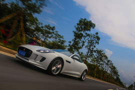   2014款捷豹F-Type Coupe试驾实拍