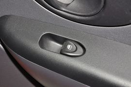 2012款宝骏乐驰1.0L手动优越型