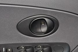 2012款宝骏乐驰1.0L手动优越型