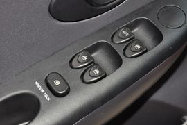 2012款宝骏乐驰1.0L手动优越型