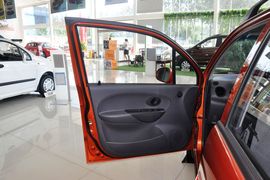 2012款宝骏乐驰1.0L手动优越型