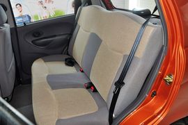 2012款宝骏乐驰1.0L手动优越型