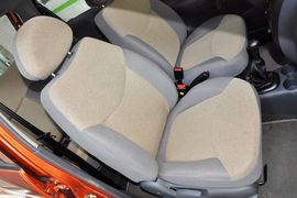 2012款宝骏乐驰1.0L手动优越型