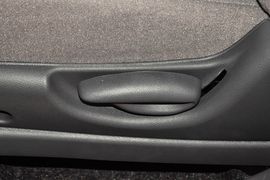 2012款宝骏乐驰1.0L手动优越型