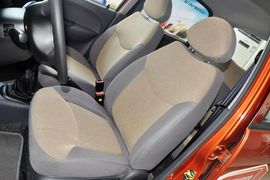 2012款宝骏乐驰1.0L手动优越型