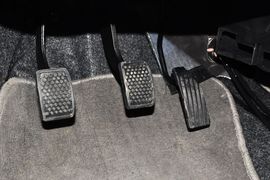 2012款宝骏乐驰1.0L手动优越型