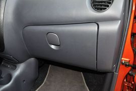 2012款宝骏乐驰1.0L手动优越型