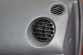 2012款宝骏乐驰1.0L手动优越型