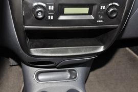 2012款宝骏乐驰1.0L手动优越型