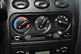 2012款宝骏乐驰1.0L手动优越型