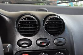 2012款宝骏乐驰1.0L手动优越型