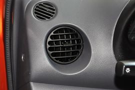 2012款宝骏乐驰1.0L手动优越型