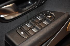 2014款路虎揽胜极光2.0T