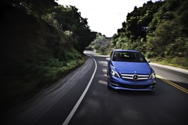 2015款奔驰B级电动车海外试驾实拍