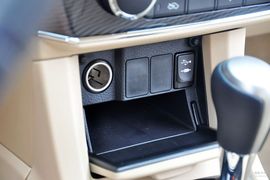2014款丰田卡罗拉1.6L