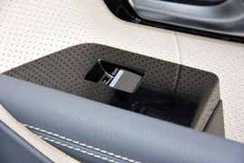 2015款揽胜极光2.0T