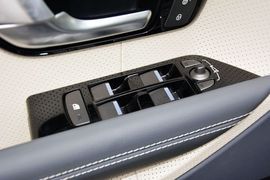 2015款揽胜极光2.0T