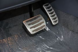 2015款揽胜极光2.0T