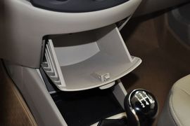 2012款长安悦翔V5