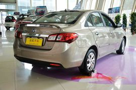 2012款长安悦翔V5