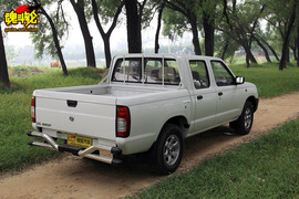 2009款锐骐皮卡汽油版试驾