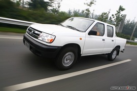 2009款锐骐皮卡汽油版试驾