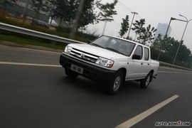2009款锐骐皮卡汽油版试驾