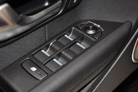 2015款揽胜极光2.0T