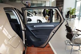 2014款大众高尔夫1.6L手动时尚型