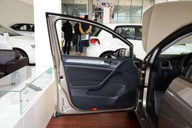 2014款大众高尔夫1.6L手动时尚型