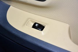 2013款华泰圣达菲1.8T自动两驱天窗版