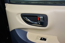 2013款华泰圣达菲1.8T自动两驱天窗版