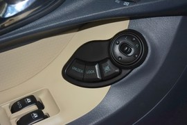 2013款华泰圣达菲1.8T自动两驱天窗版