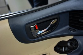 2013款华泰圣达菲1.8T自动两驱天窗版