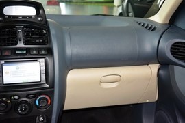 2013款华泰圣达菲1.8T自动两驱天窗版