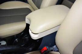 2013款华泰圣达菲1.8T自动两驱天窗版